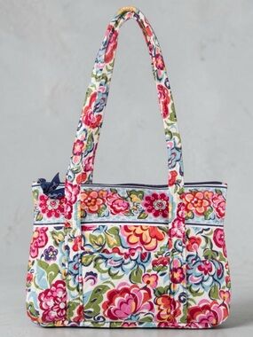 Vera Bradley shoulder bag.